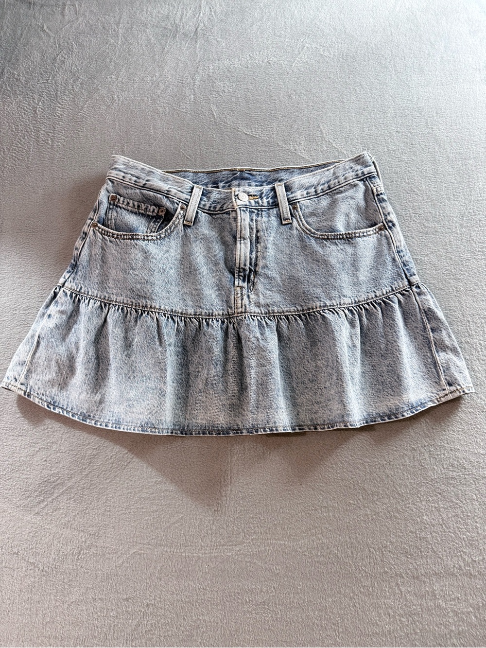 Levi’s - Light Wash Denim Ruffle Mini Skirt